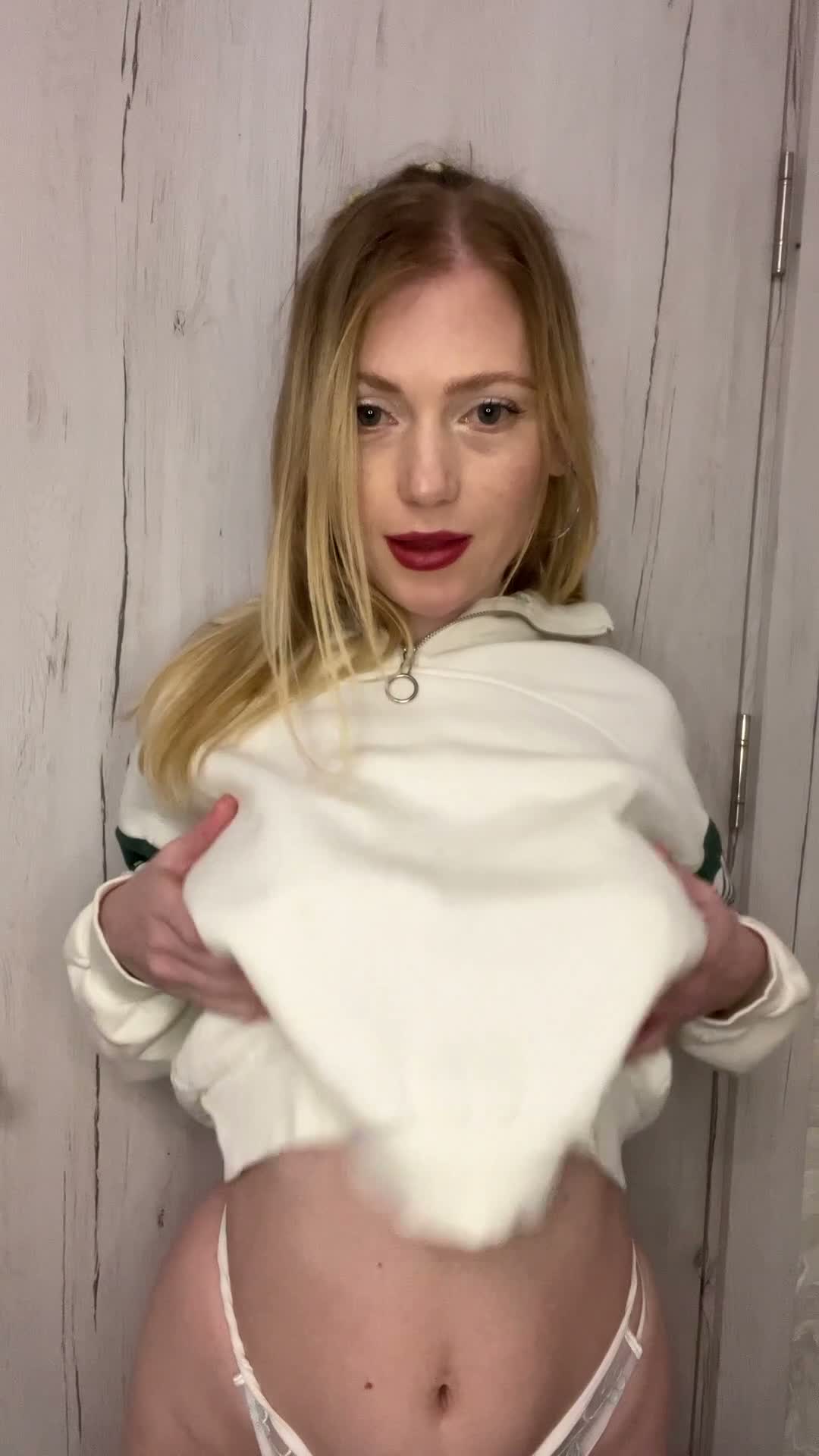 MILF Big Tits Amateur Tease