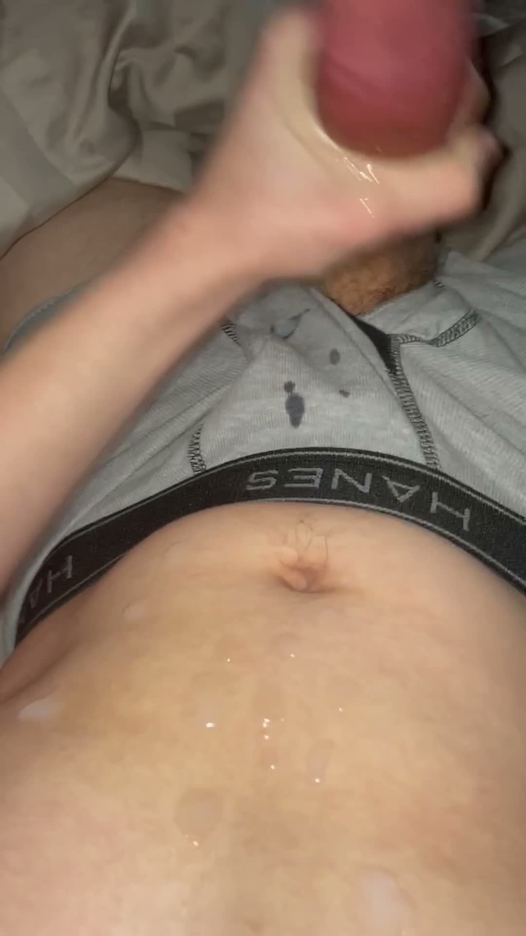 Amateur Handjob Leads to Big Cumshot