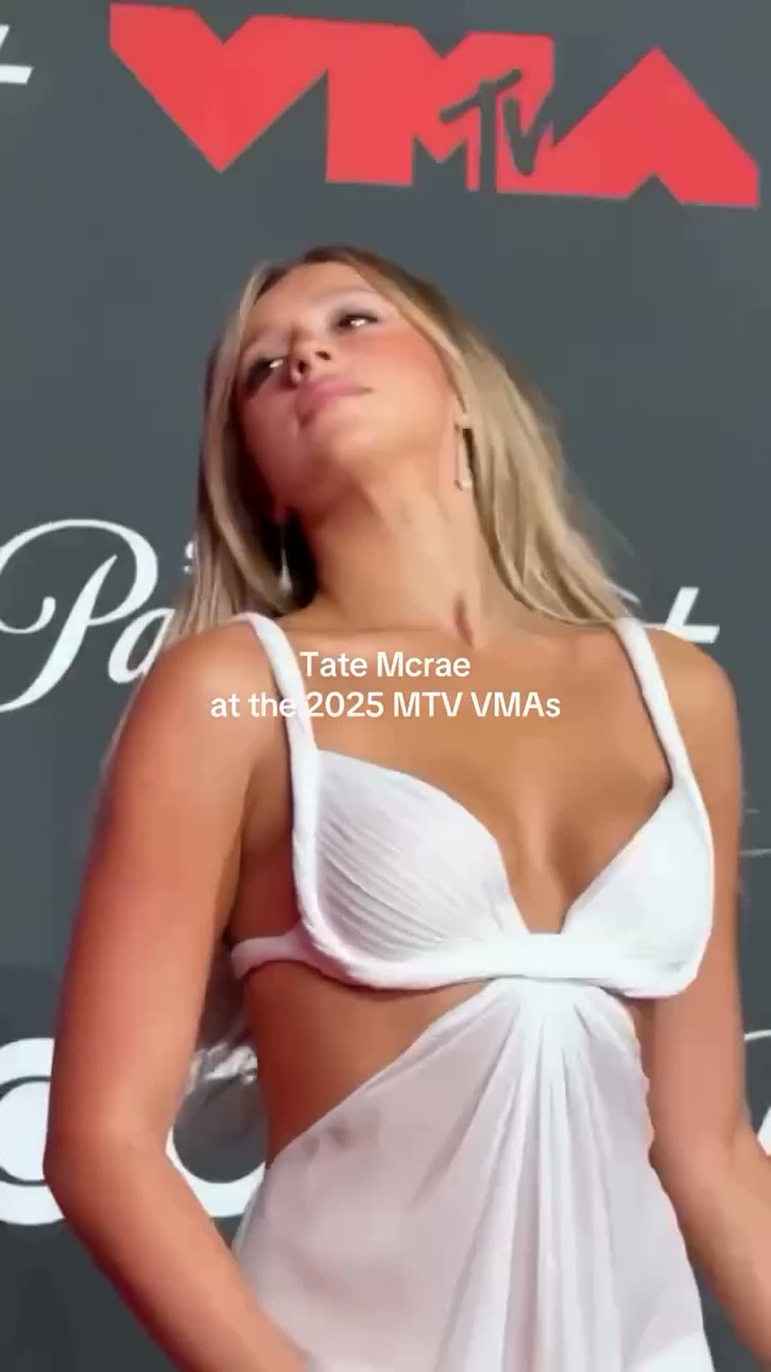 Celebrity Beauty Teases Sensually