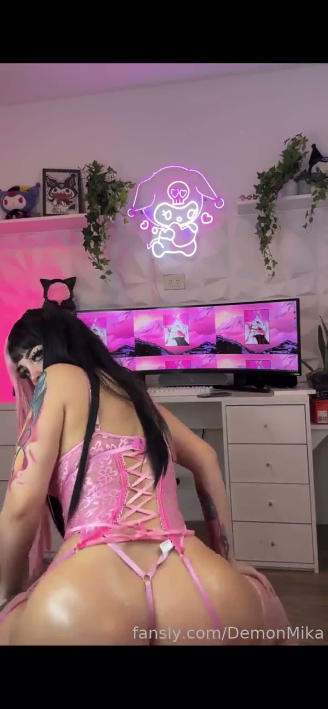 Latina Ass Shaking Big Bubble Butt