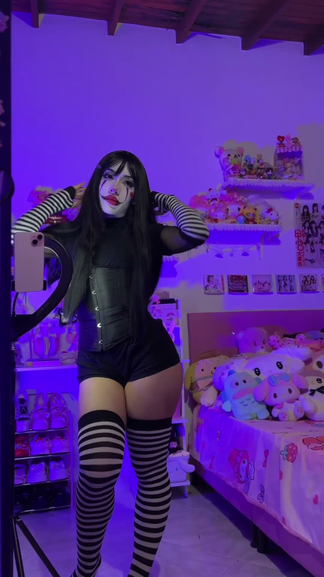 Kawaii Girl Teases Big Anal Booty
